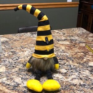Bumble bee gnome
